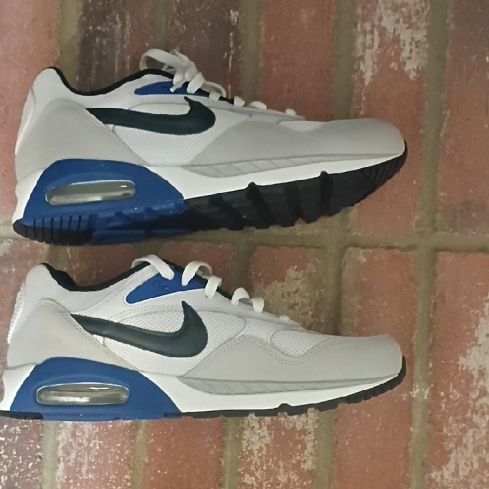 Nike Air Max White and Black Sneakers with Blue Accents - Picture 4 of 7